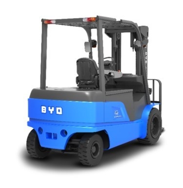 Prodotto in Cina, il carrello elevatore elettrico BYD a quattro pivot pesa da 7,0 a 8,0 tonnellate