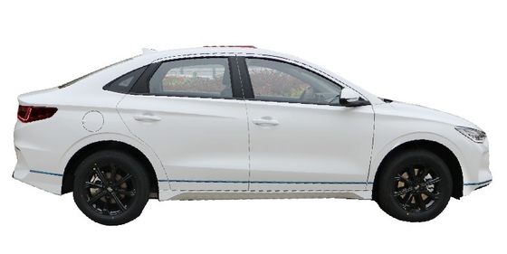 La BYD e3 è una berlina elettrica compatta con un'autonomia di 410 chilometri.