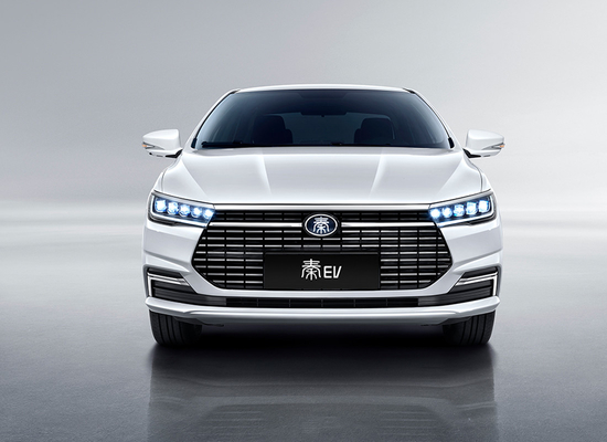 La berlina elettrica di famiglia più venduta di BYD ha un'autonomia ultra lunga di 450 km.