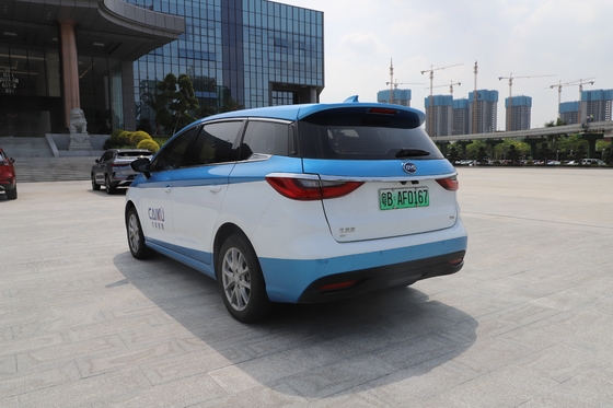 Il taxi elettrico più venduto di BYD, il nuovo e6, ha un'autonomia di 500 km.