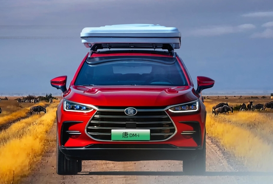 Il grande SUV della BYD, Tang Dmi, viene per la disruption.