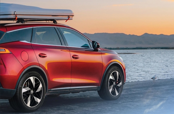 Il grande SUV della BYD, Tang Dmi, viene per la disruption.