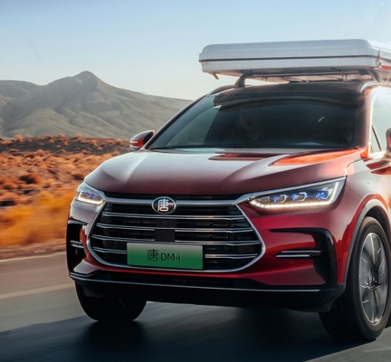Il grande SUV della BYD, Tang Dmi, viene per la disruption.