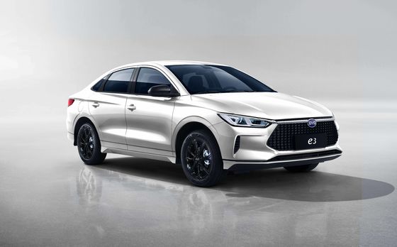 Il taxi BYD E3 Pure Electric ha un'autonomia di 401 km per un trasporto fluido