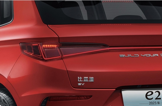 Prodotta in Cina con una gamma di 405 km, 2023 puramente elettrica BYD e2 berlina auto condivisa