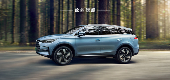Performance benchmark: potenza ibrida con autonomia di 121 km, lussuosa trazione anteriore BYD SUV Tang DMI